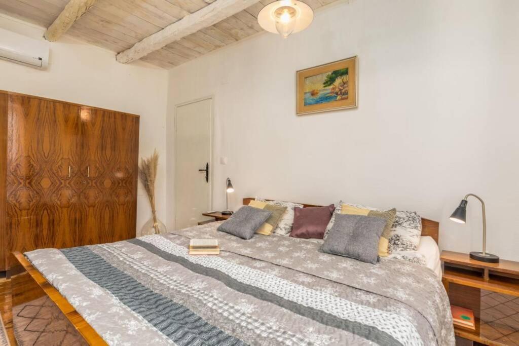 Villa Casa Di Pietra Matelici Divšići Exterior foto